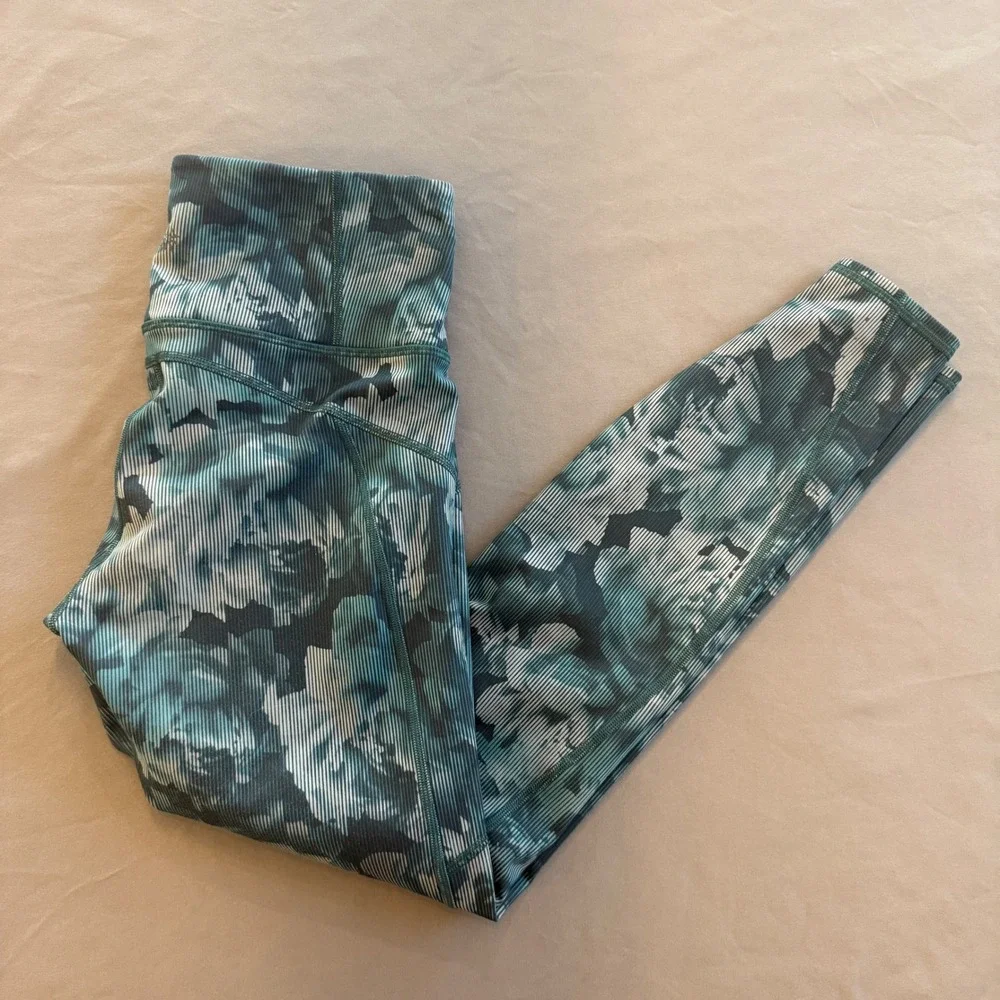 Athleta Rainier Printed Tight Leggings Teal Black Floral Camo High Rise Small‎